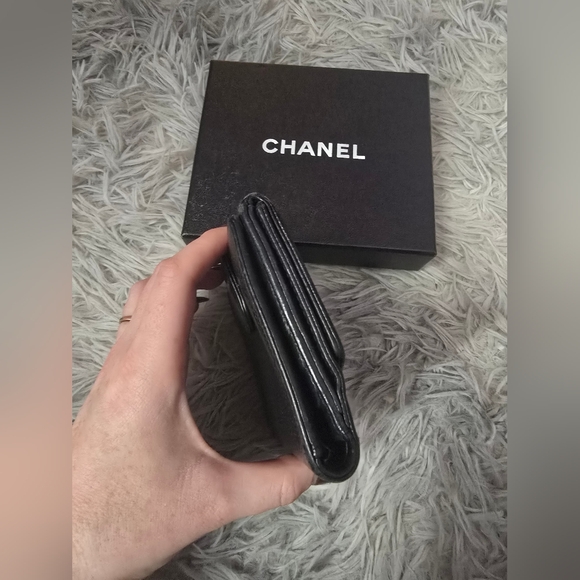 Chanel Compact Double Snap Black Caviar Wallet (GUC)(READ DESCRIPTION)(2005) - Picture 11 of 16